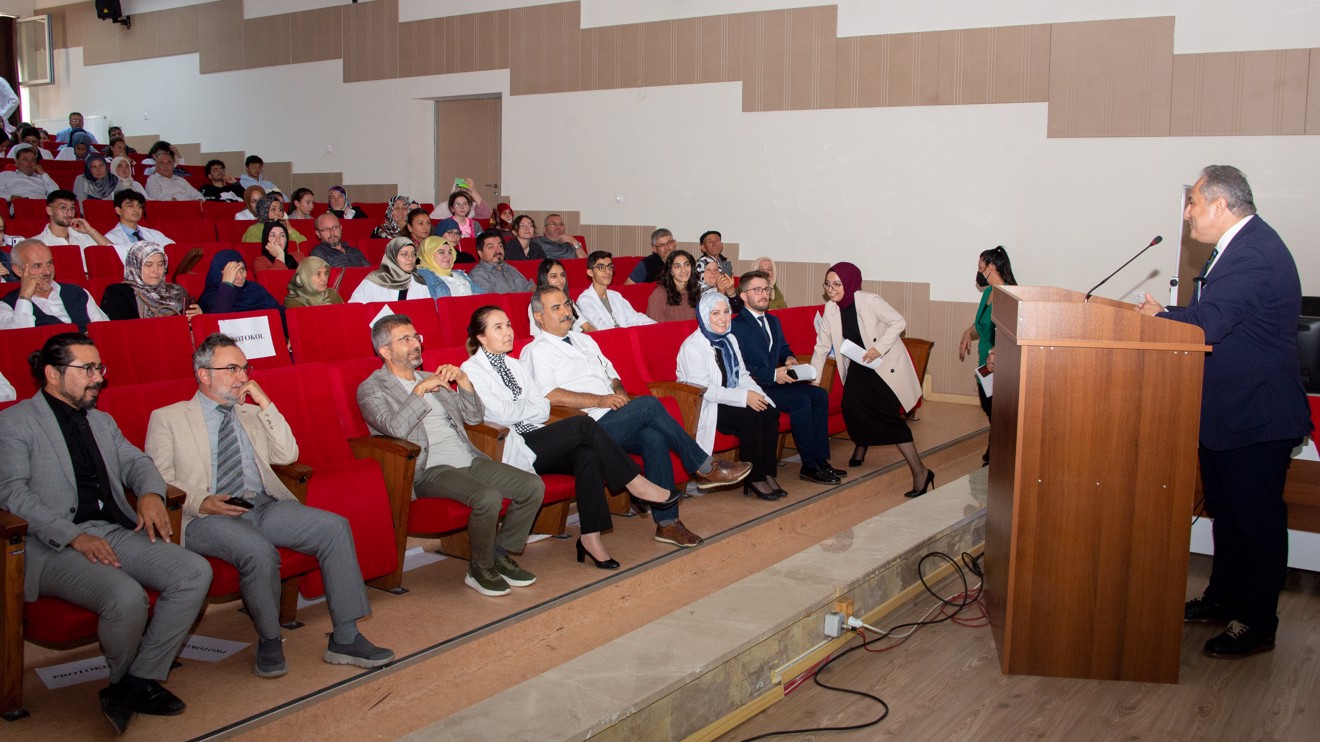 Selçuk Üniversitesi Tıp Fakültesinde 234 öğrenci beyaz önlüklerini giydi